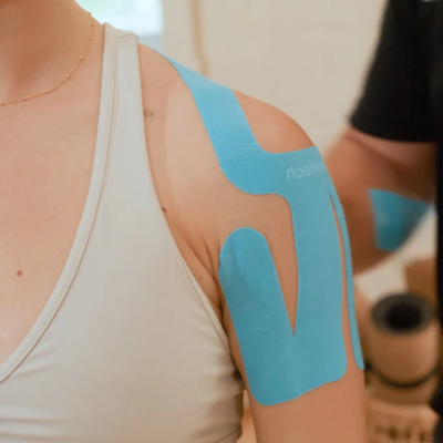 Tape Kinesiológico Spidertech Precortado - Hombro Izquierdo color Azul